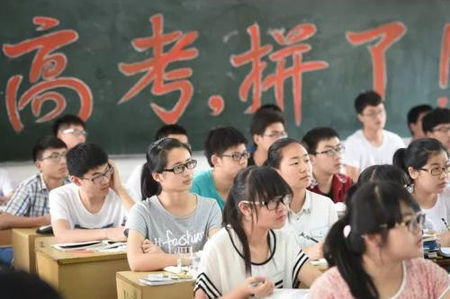  爱德华兹47分森林狼胜马刺  